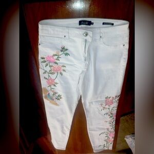 White Nanette lepore embroidered roses jeans size 12